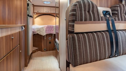 Mc Louis Glamys. Queen bed