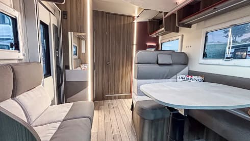 Drivetohappiness – 4p Ford semi-integrated uit 2026