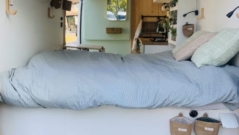 Lola – Scandi-Style 3-Berth Campervan – Solar, Kitchen & Comfort