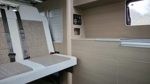 DES – VW T6 Adventure BusCamper 5P 