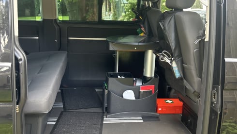 Tom – 4-person Volkswagen campervan from 2006
