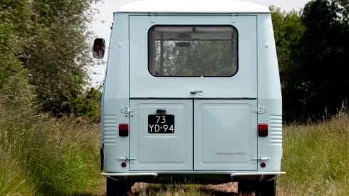 Retro Peugeot J7 with refreshing interior