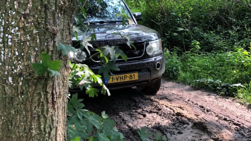 Disco – 2p Land Rover with roof tent 