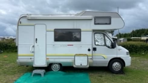 Fresh and complete family camper with bunk beds