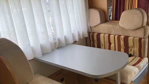 Elliot – Spacious 5-person Ford Trigano Elliot