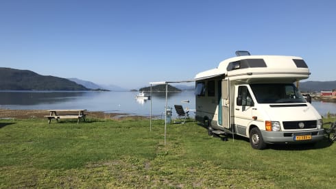 Fresh VW camper around! (4 person alcove)