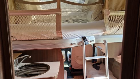 Benimar Cocoon – Beautiful, luxurious 4/5 pers Camper with bicycle carrier