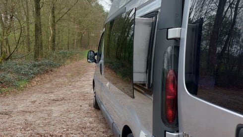 Compact but very complete camper bus 2 persons