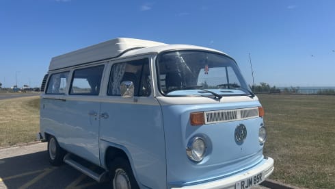 Betsy –  Classic VW Bay campervan Betsy 