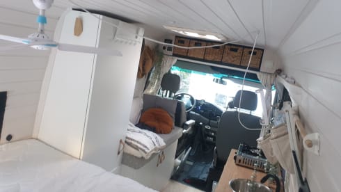 Jazzy – Volkswagen LT35 campervan from 2004, for 2 people