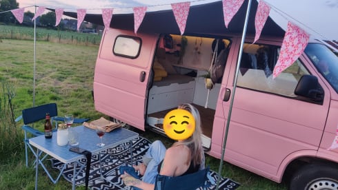 Roze Volkswagen T4 buscamper - 2 personen