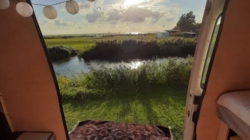 Hippiebus – Handmade really beautiful hippievan with solar panels