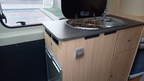 Road Camp – Neat "Feel Free" Pössl camper van from 2018