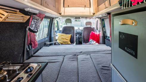 Menoenie – 4-person Volkswagen camper van