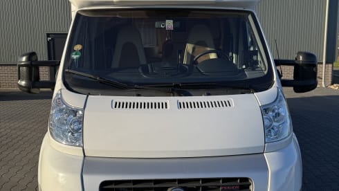 Fijne Bürstner camper voor 4 personen