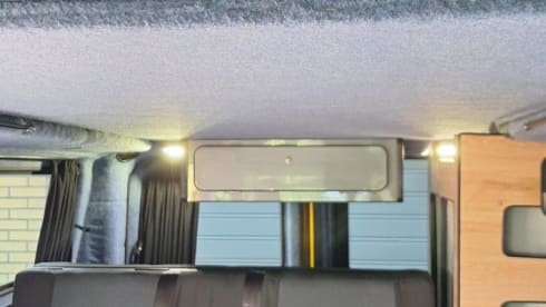 Lemon – Lemon Line – Ford Custom compact avec 4 couchages et énergie solaire de 430 W