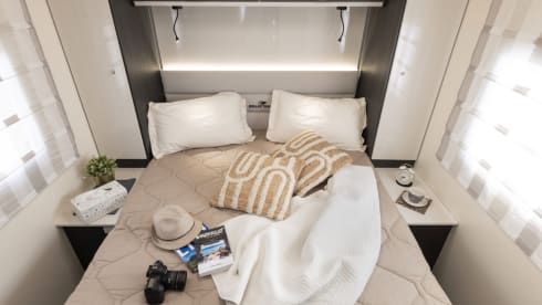 5 berth - Automatic / 2 cabins  – New Zefiro 696  auto - Wi-Fi / Rear double bed.