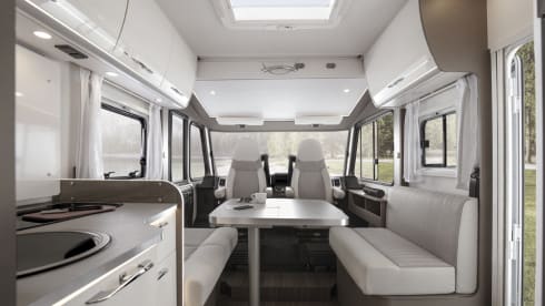 I7400 SBC - Etrusco A-Class 2025 4 berth 4 seatbelts Auto 5G WiFi 
