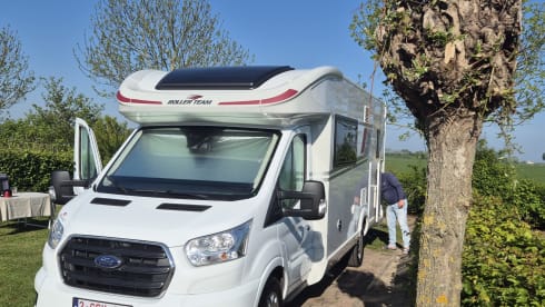 BELLE -ford transit aut.170pk – 6p Roller Team semi-integrated from 2024