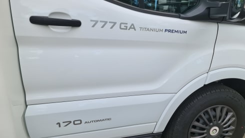 T814XB – Chausson 777GA Automatic Titanium Premium very luxurious, km free
