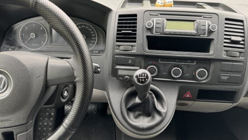 BonoBus – 4p Volkswagen bus from 2010