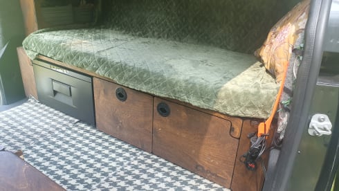 BeSmarter en ga op Avontuur! – Seek out adventure with our 2-person camper van!