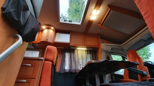 Louis  – Spacious 2 person Louis camper