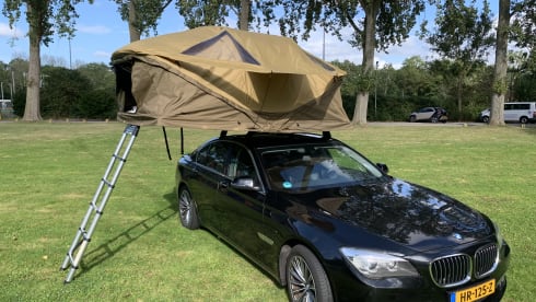 Happy Bimmer Rooftop Tent – Reliable BMW 740d with very large Thule roof tent and complete inventory