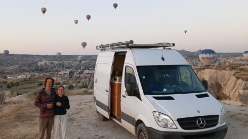 2p Mercedes Sprinter cozy campervan 