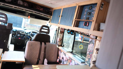 Sally Vanzilla – Handcrafted Citroën Relay Camper – Sleeps 4, Off-Grid Ready