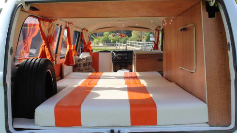 Stanley – LOVE LIFE IN THE SLOW LANE WITH STANLEY