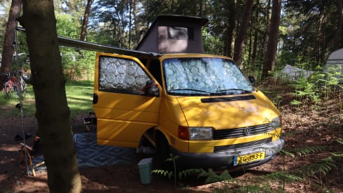 De Gele Bus – On the road with the Yellow Bus! (VW T4 from '99)