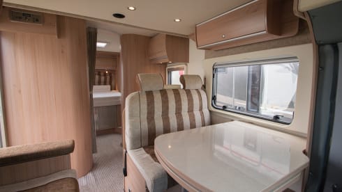 Ixeo IT 720 – 4p Bürstner semi-integrated from 2010