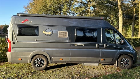 Malibu bus camper for 2 persons
