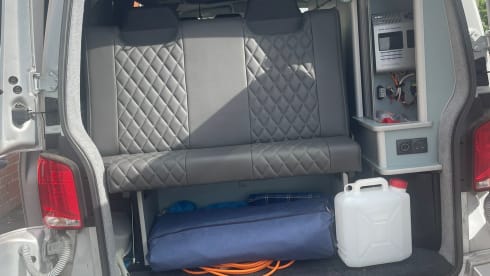 Dolly – 4 berth Volkswagen campervan from 2021