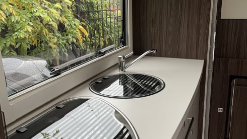 Sanssouci – 4p Benimar semi-integrated from 2018