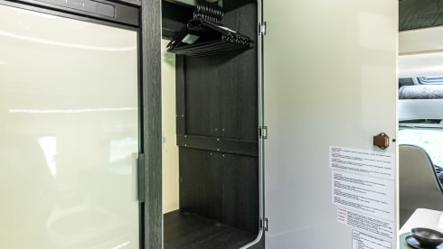 4p 2022 Roller Team – Extra spacious and free camping (330Ah battery, air conditioning and furnishings)