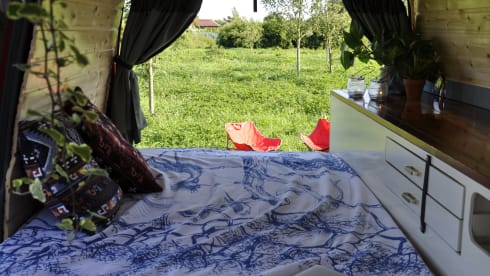 Try Vanlife – Try Vanlife Off the grid Ducato with large bed!