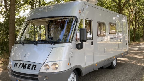 Honden welkom / PET friendly! – Spacious 5P family camper | Fixed & pull-down bed, air conditioning, automatic, pets welcome.