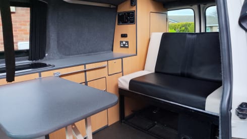 athena – Camper Volkswagen con tetto apribile a 4 posti letto del 2004