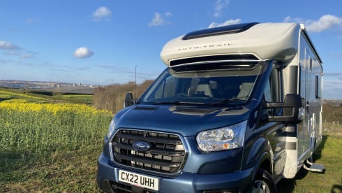 Riding Roamer – Auto Trail F74 - 4 seat belts can sleep 4- 6 - perfect for a road trip