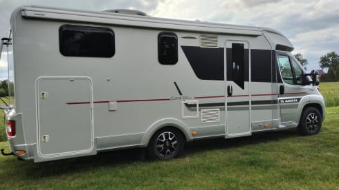 La Dulce Vida – Beautiful Adria Coral 670 platinum semi-integrated from 2017