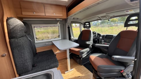  Pössl 2Win Fixed bed, Air conditioning, AUTOMATIC 3.0L 158hp