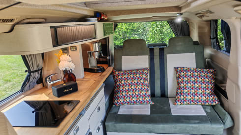 Leo – Toyota Alphard Hybrid Automatic Campervan 