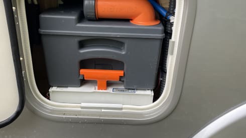 Burstner Lxeo 736 4-person