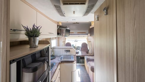 CI Riviera – CI Alcove family camper incl. complete inventory !!