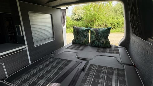 Sylvie – Wonderful VW T6 Camper with Poptop and Newly Fitted Interior!