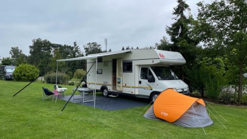 Eura Mobil – Spacious, 6-person family camper from 2003
