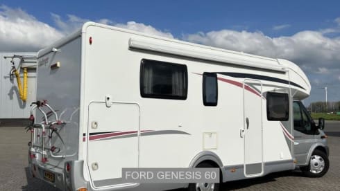 Luxury 4/5 person Ford Camper CHALLENGER with Queen bed.