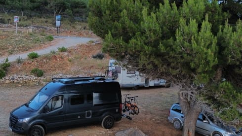 Adventurous Mercedes-Benz Hymer campervan 2p